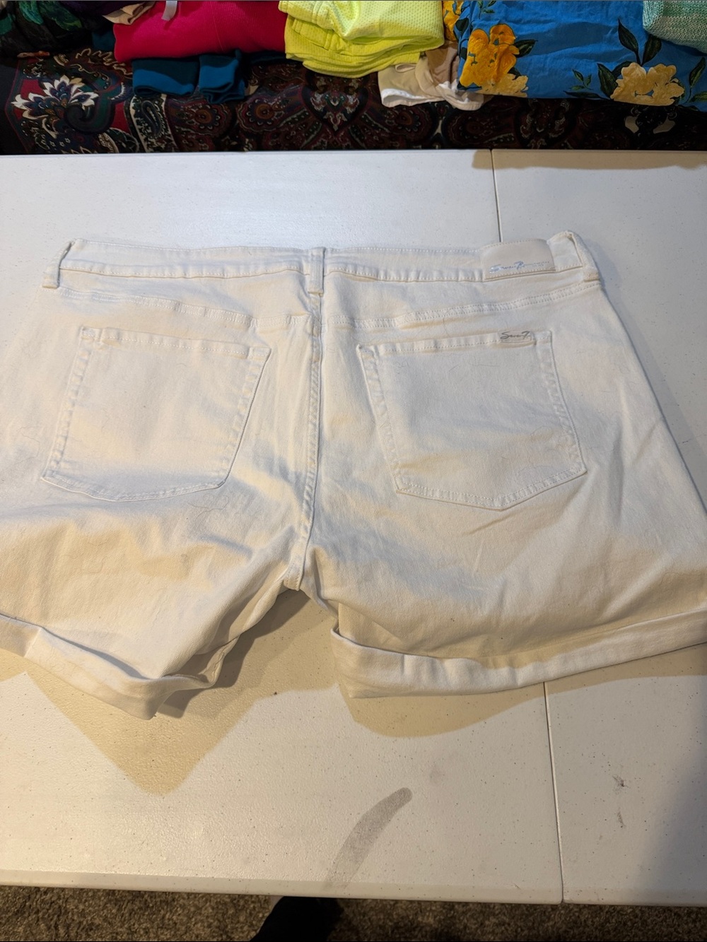 #482. 22w white shorts